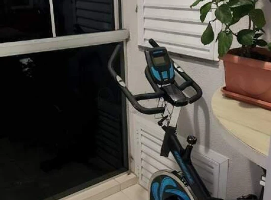 13737