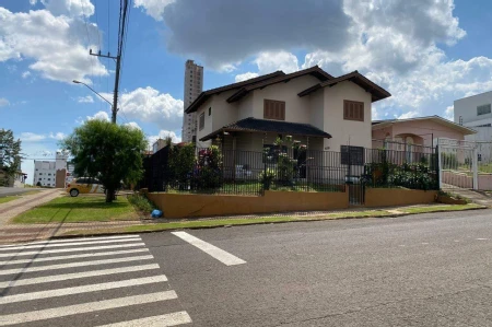 Casa para alugar com 4 quartos, 230m² no Presidente Médici em Chapecó - Foto 1