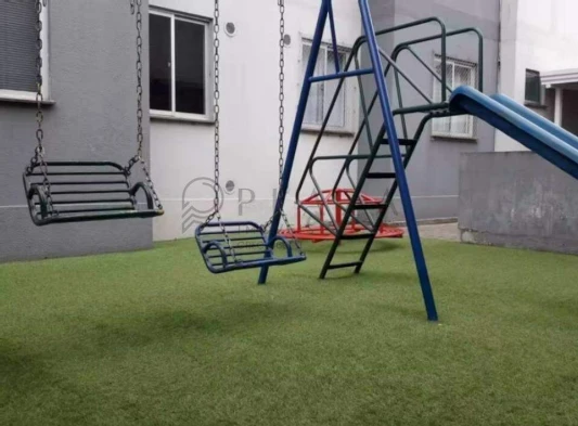 13737