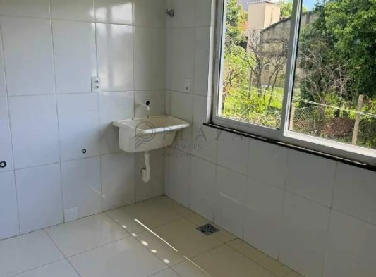 13590