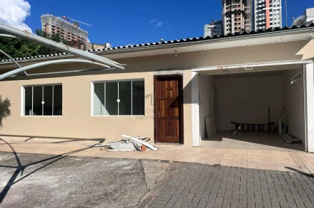 Casa para alugar com 3 quartos, 350m² no Centro em Chapecó - Foto 1