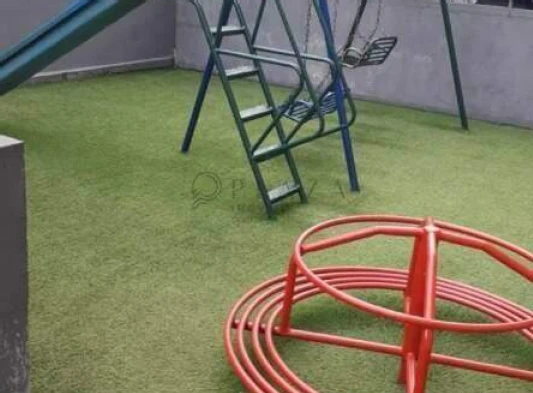 13737