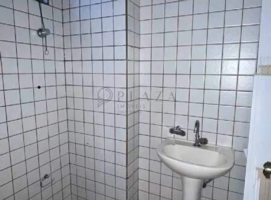 13748