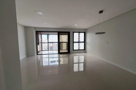 Apartamento para alugar com 3 quartos, 150m² no Centro em Chapecó - Foto 2