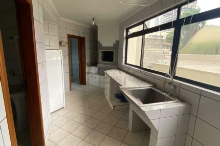 Apartamento para alugar com 4 quartos, 280m² no Centro em Chapecó - Foto 4