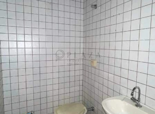 13748